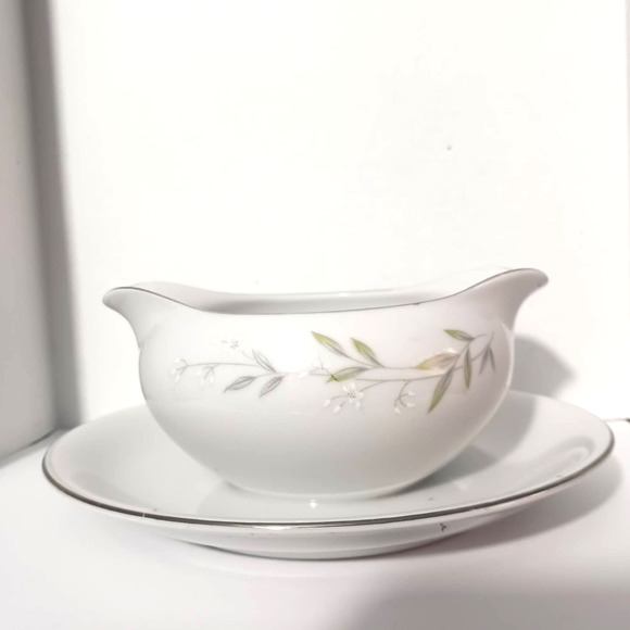 ST. REGIS Fine China Japan 101 Floral Whte Gravy Boat Bowl W/Attached Underplate - Picture 1 of 4
